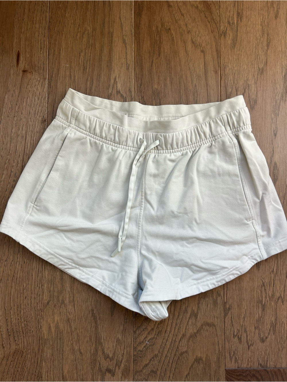 Lululemon Cinchable Waist High-Rise Woven Shorts 3.5” Bone Size 6